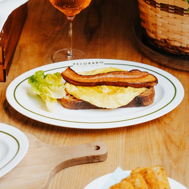 BACON & EGG TOAST.