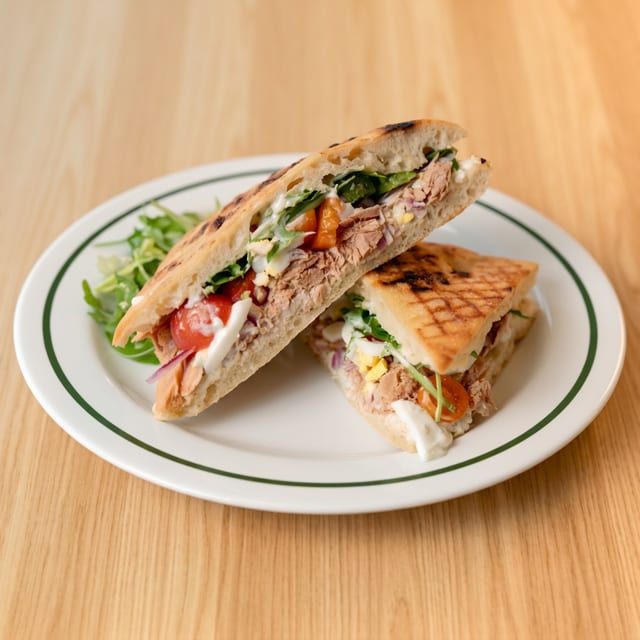 BOCCADILLO DI TONNO FOCCACIA.
